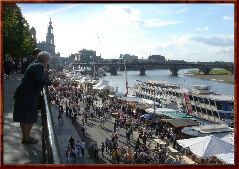 21 - Dresdner Stadtfest vanaf Brhlsche Terrasse.jpg
