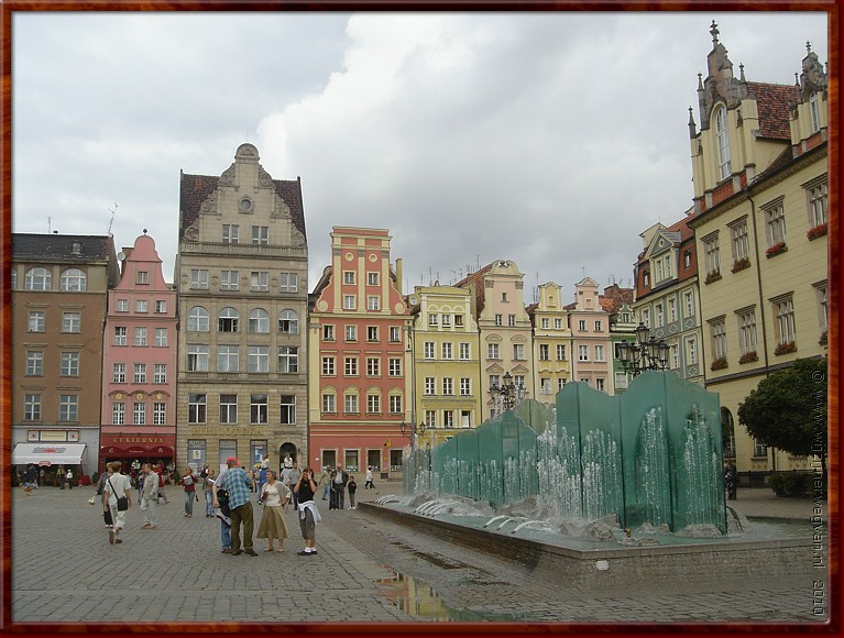 10 - Wroclaw - Rynek - Glazen fontein.JPG