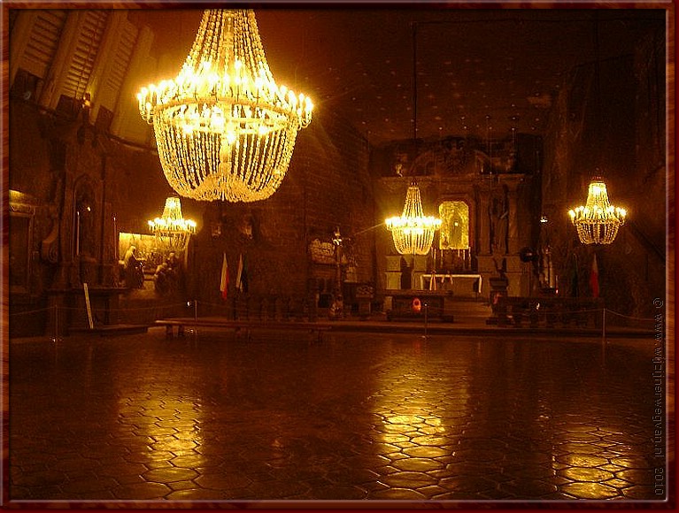 17 - Wieliczka zoutmijn - Zelfs de kroonluchters zijn van zout.jpg