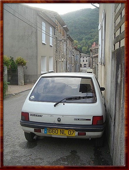 03 - St Laurent du Pape - Strak parkeren.jpg