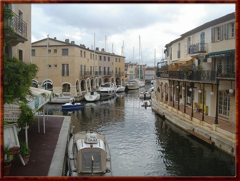 07 - Port Grimaud - Hep Taxi.jpg