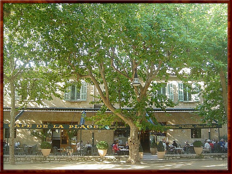 17 - St-Paul-de-Vence - Cafe de la Place.jpg