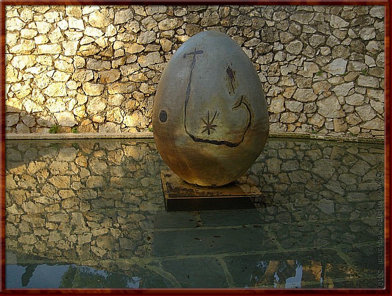 28 - St-Paul-de-Vence - Fondation Maeght -  Spiegelei.jpg