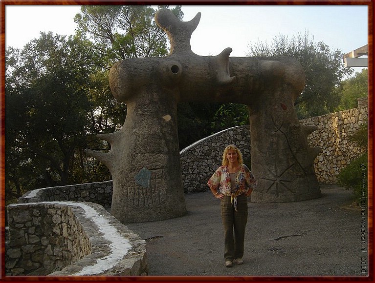 29 - St-Paul-de-Vence - Fondation Maeght - Mieke en Mir.jpg