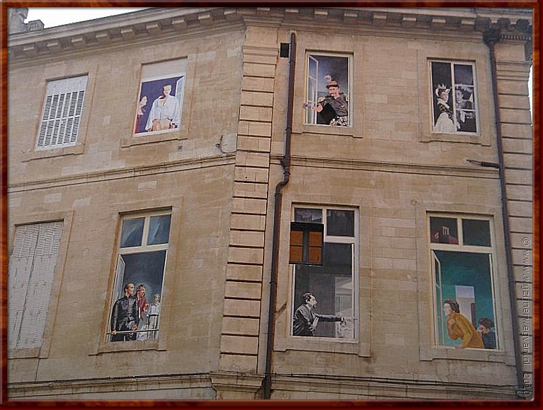 26 - Avignon - Place Daniel Sorano - Toneeltaferelen.jpg