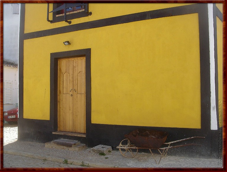 42 Het huis is opgeknapt; nu de kruiwagen nog.jpg