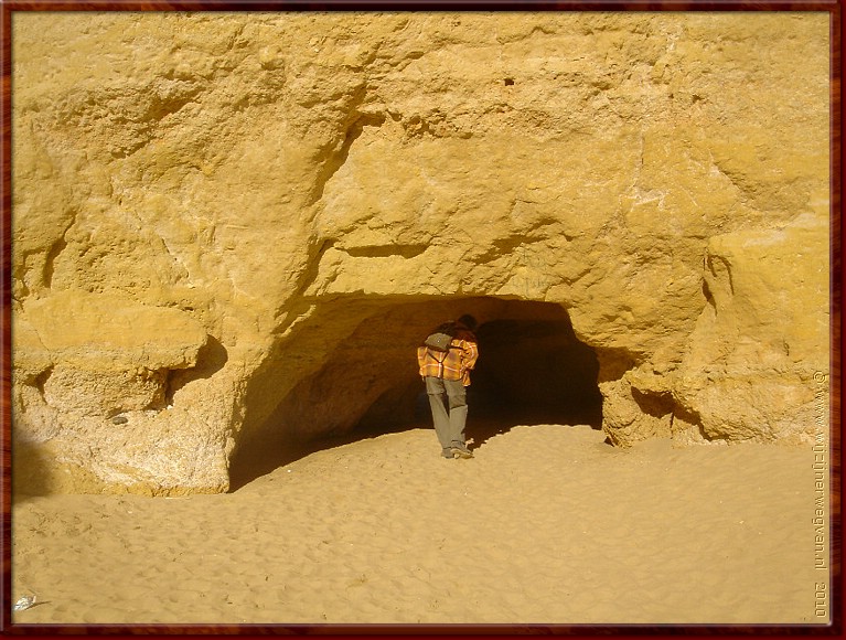 51 Praia de Rocha - Nauwe kijk.JPG