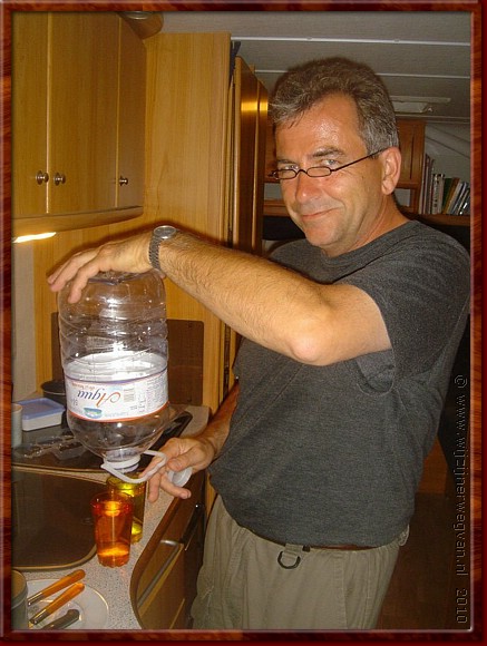06 Nu kan er tenminste worden gedronken.jpg