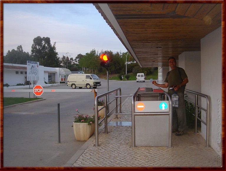52 Albufeira camping - Gehannes met pasjes.JPG