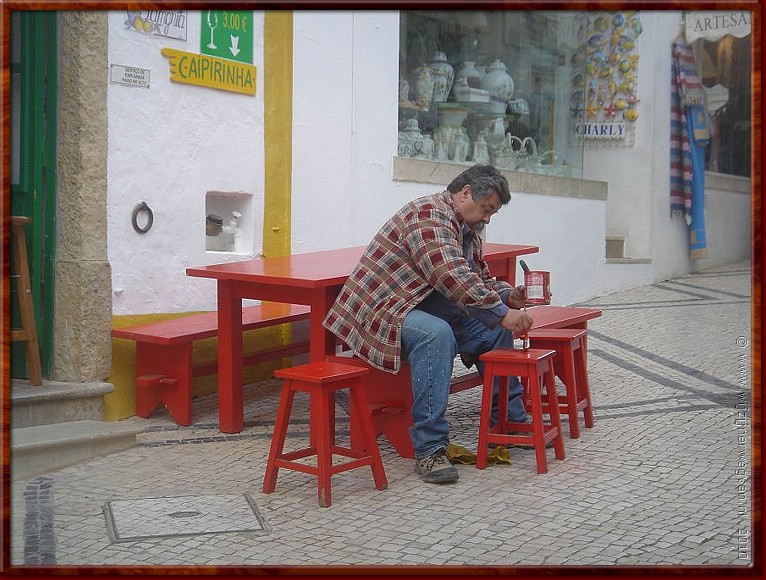 57 Albufeira - Nu de stoeltjes nog.jpg