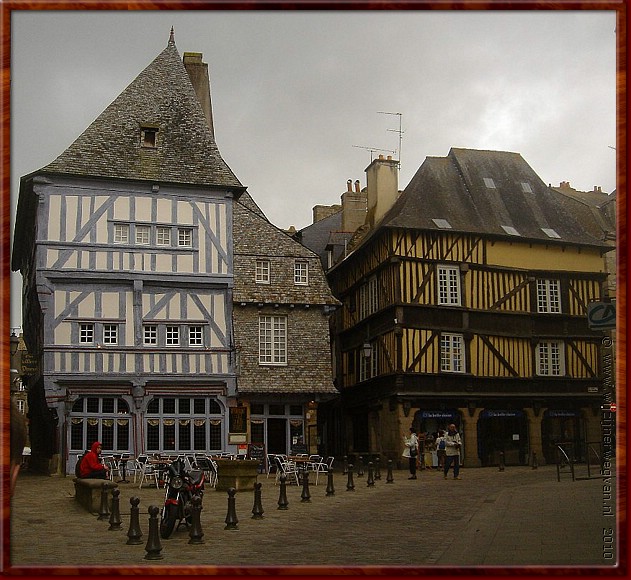 25 - Dinan - Vakwerk... maar het hout was op.jpg
