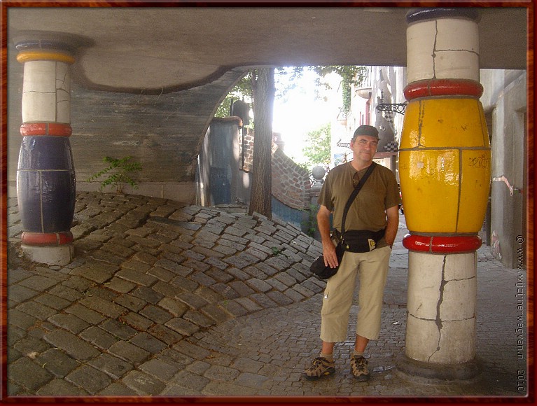 48 Hundertwasserhaus - Niet Leunen!.jpg
