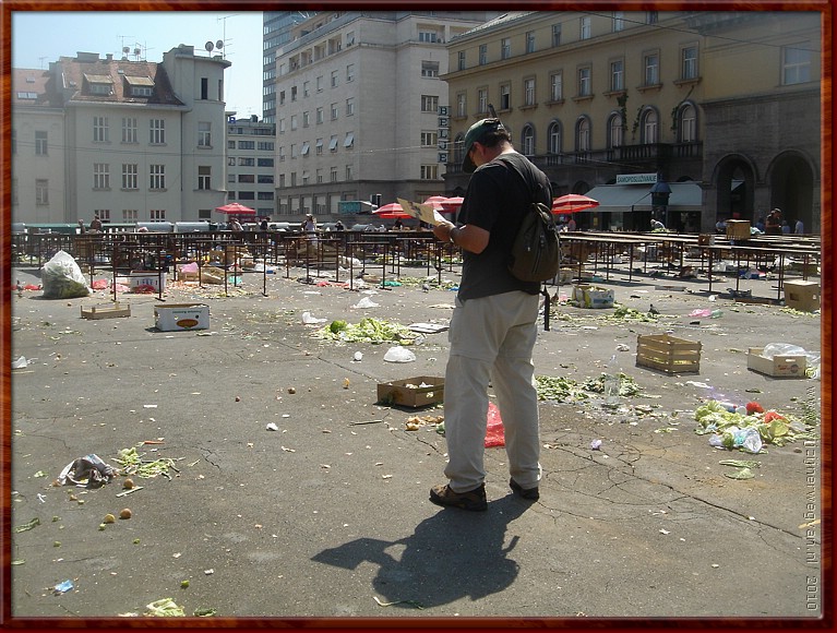 11 Zagreb - Markt, markt, hoezo, ik zie geen markt.JPG