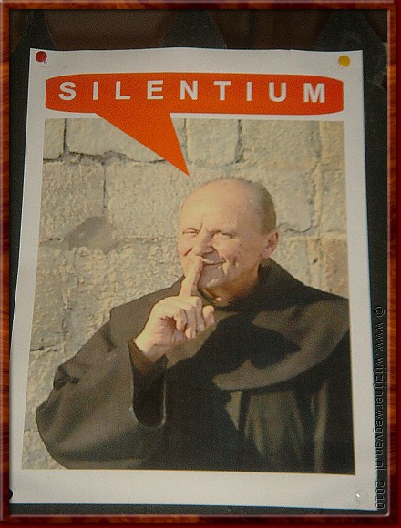 14 Dubrovnik - Franciscanen Klooster - Ssssst.JPG