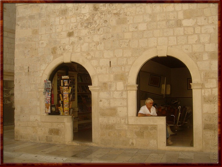 20 Dubrovnik - Stradun - ... en bekeken worden.JPG