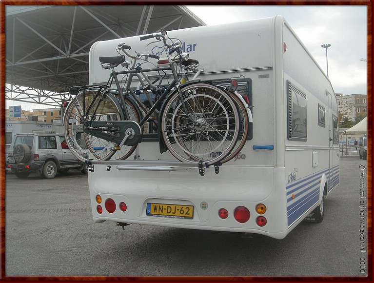 08 Bari - Ziet er weer prima uit... alleen werkt geen enkel lampje meer.JPG