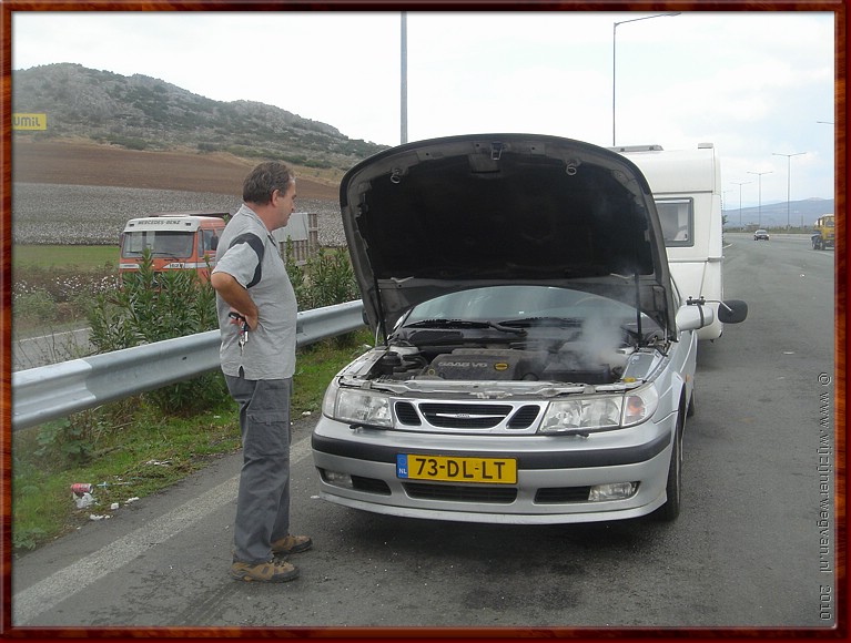 01 Onderweg naar Stylida - Goh, zou de radiator koken....JPG