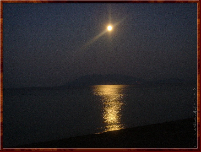 11 Epidavros - Maan over Egesche Zee.jpg