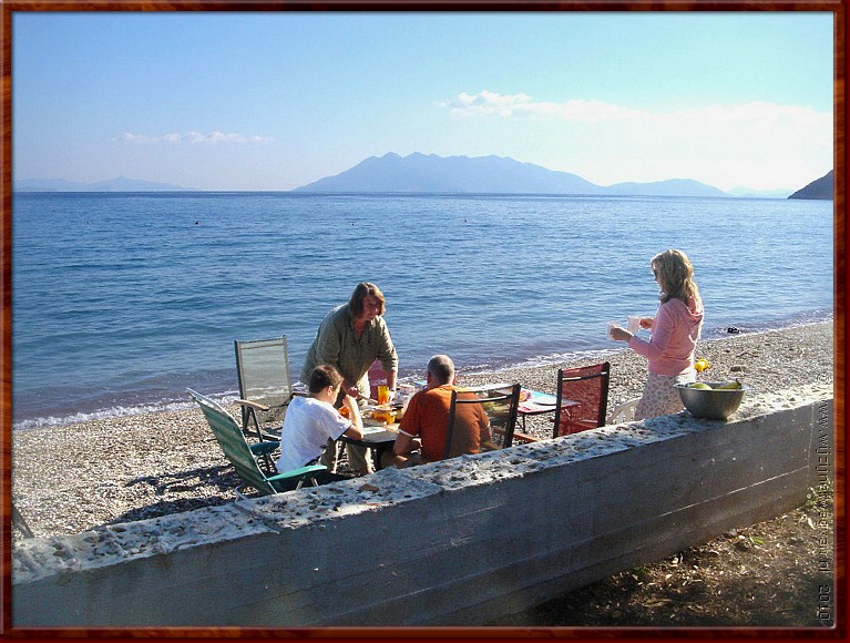 19 Epidavros - Strandontbijt.jpg