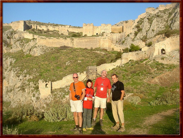 25 Akrokorinthos - Gesloten. Mooi, hoeven we die berg niet op.jpg