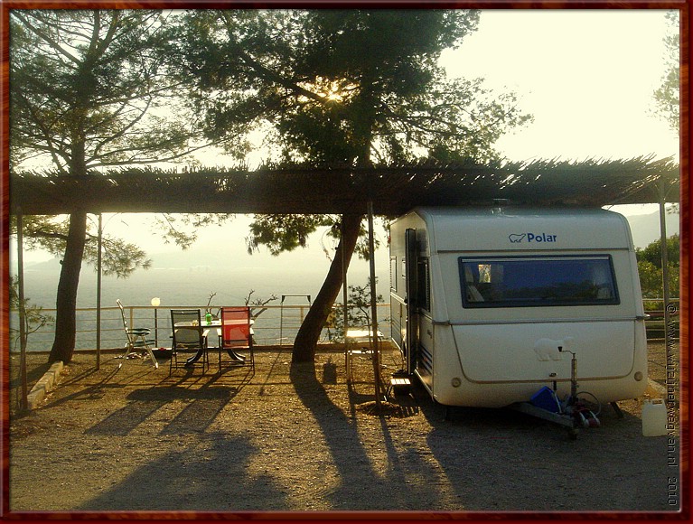 02 - Delphi - Zo, de caravan is onder dak..JPG