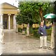 02 Sparta Archeologisch Museum - Griekse beelden smelten in de regen.JPG