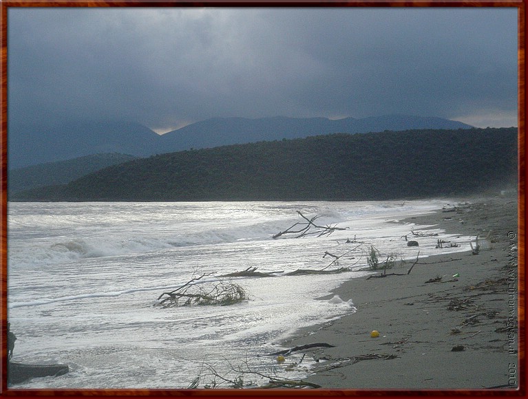 08 Githio - Strand na de storm.JPG