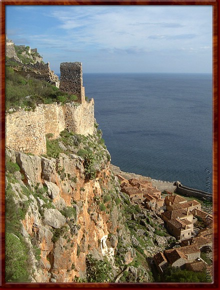 40 Monemvasia - De zeekant - Beneden- en bovenstad.jpg