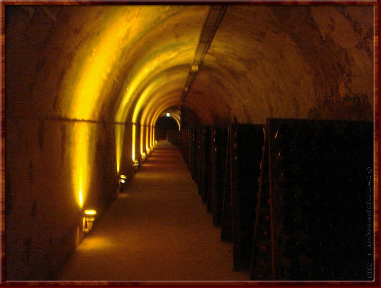 014 - Reims - In de 25 km kelders van Maison Mumm is het goed toeven.JPG