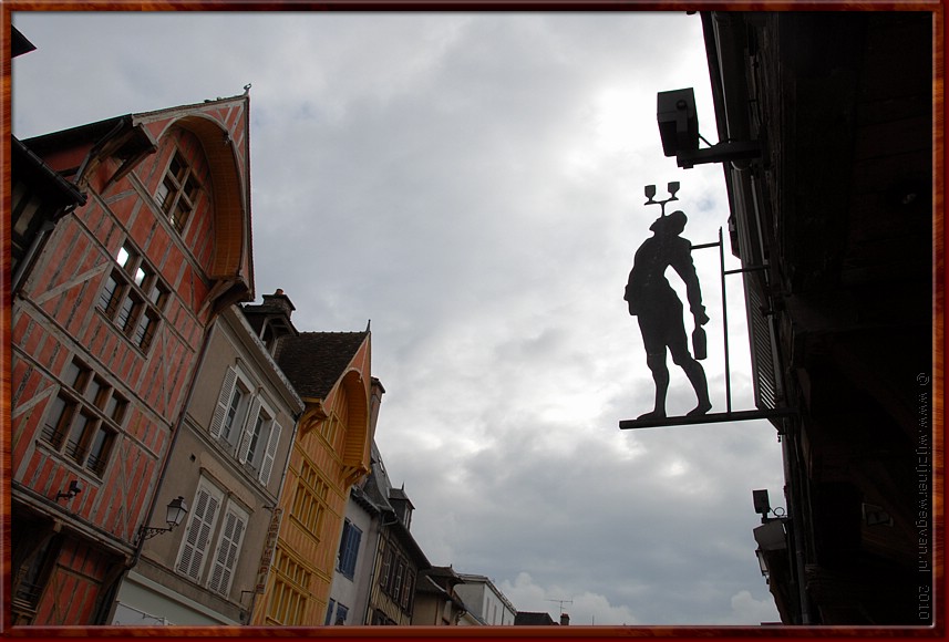 047 - Troyes - Evenwichtige drinker.JPG