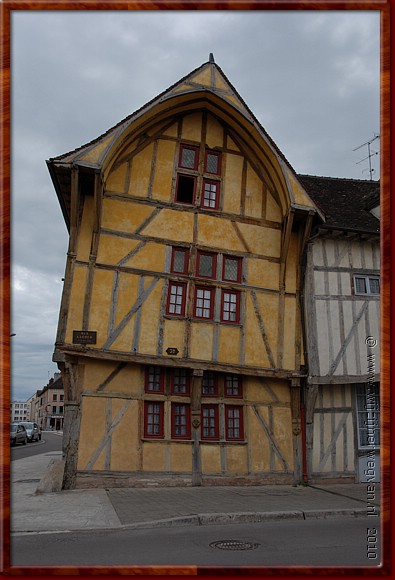 064 - Troyes - JAAAAA Zak eens effe door....JPG