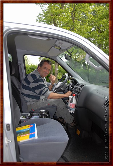 31 - Water ... ok - Kaart ... ok - Zonnebril ... ok - Koffie ... ok - Chauffeur.....JPG