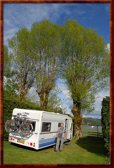 21 - Lac Chambon - Goed, de caravan staat een beetje scheef  .JPG