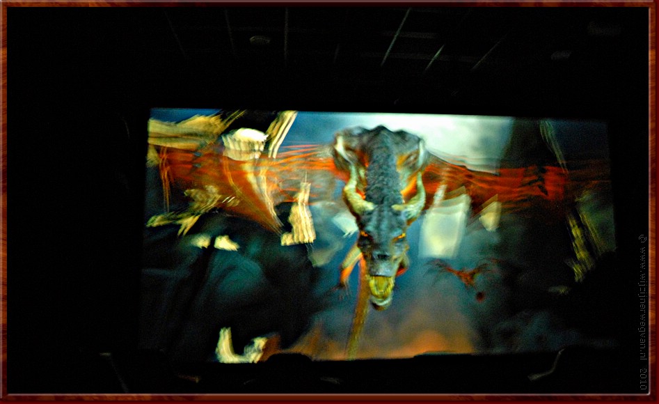 27 - Vulcania - Met een 3D brilletje op, is hij behoorlijk eng.jpg