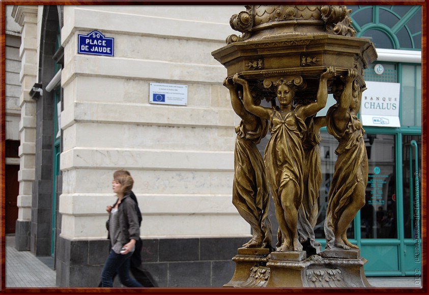 32 - Clermont Ferrand - Op vrouwen kun je bouwen.jpg