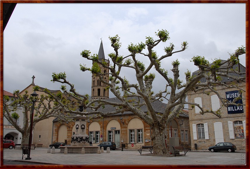 009 - Millau - Place Marechal Foch.JPG