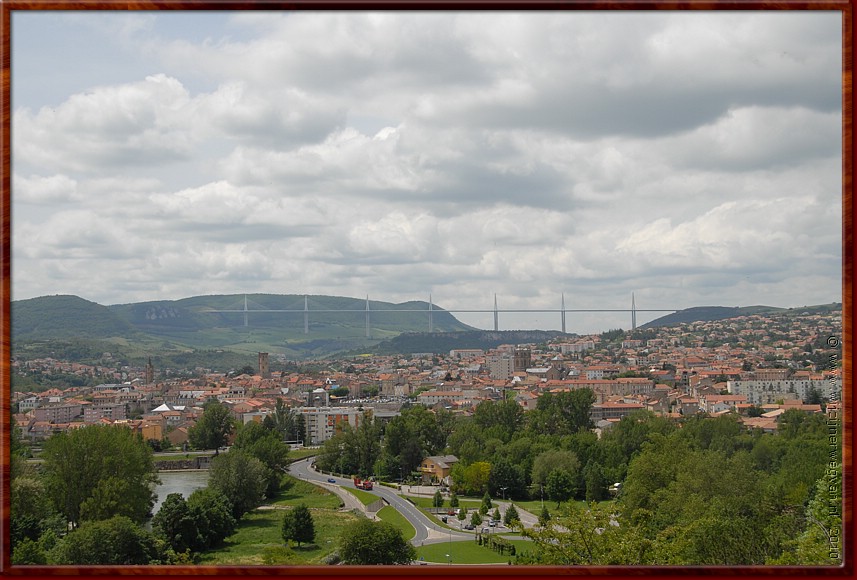 028 - Millau met brug.JPG