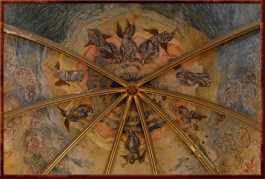 035 - Millau - Notre Dame de l'Espinasse kerk - Plafondherauten.JPG