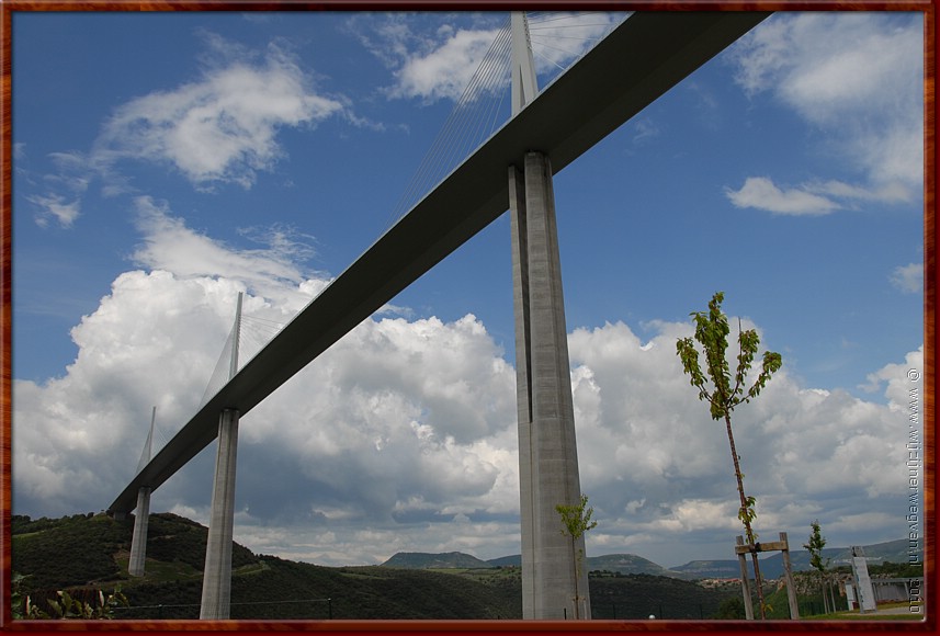 040 - Millau - De brug is hoger dan de Eiffeltoren.JPG