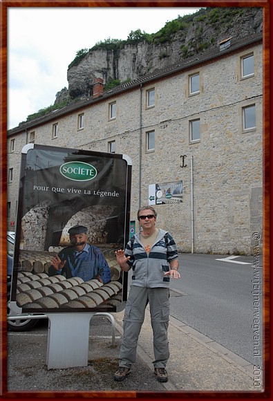 049 - Roquefort sur Soulzon - Ze keren de kazen!.JPG