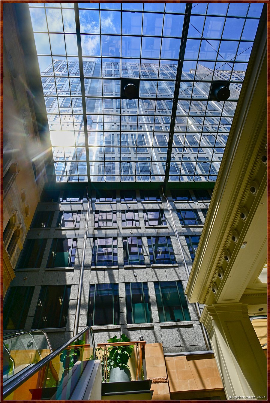 

Sydney, General Post Office
Fullerton Hotel
De binnenplaats is nu een atrium  -  18/71