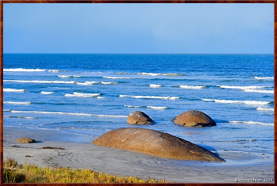 

Kingston
Granite Beach  -  2/42