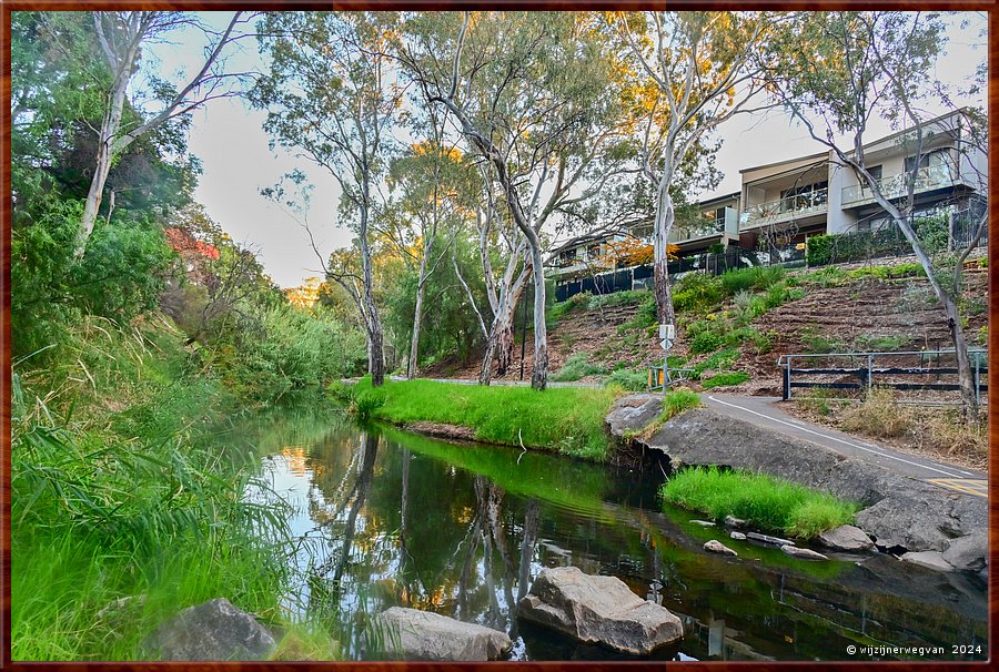 

Adelaide
Adelaide Caravan Park
De Torrens rivier stroomt langs het caravan park  -  2/45