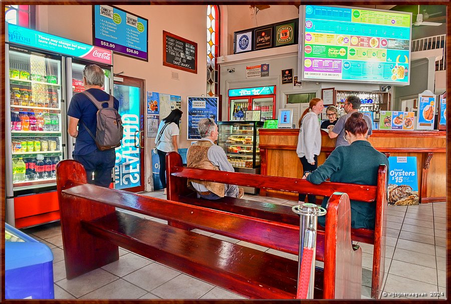 

Port Pirie
The Church of Fish and Chips
Even bestellen en dan aanschuiven in de kerkbanken  -  8/25