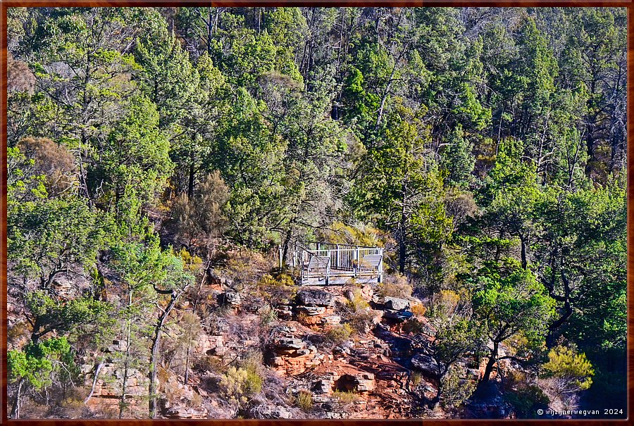 

Mount Remarkable National Park
Gorge Lookout
Aan de overzijde zien we Ally's Lookout  -  18/25