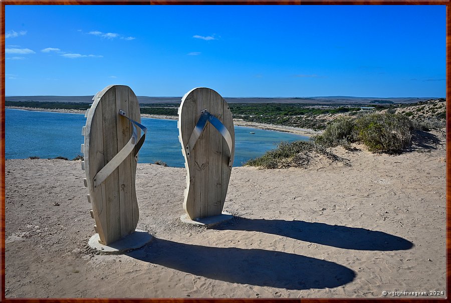 

Elliston
Cliff Top Drive
'Thongz', Todd Romanonwycz (2002)
Flinke flipflops  -  28/43