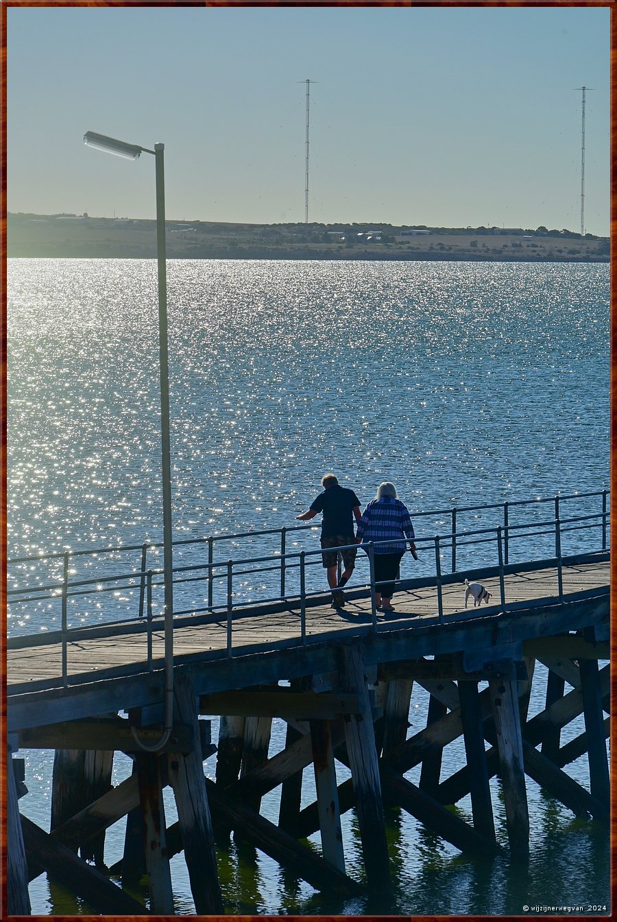 

Streaky Bay
Jetty

♪  Dancing on the jetty
So our feet stay dry  ♪
(Inxs)  -  24/33