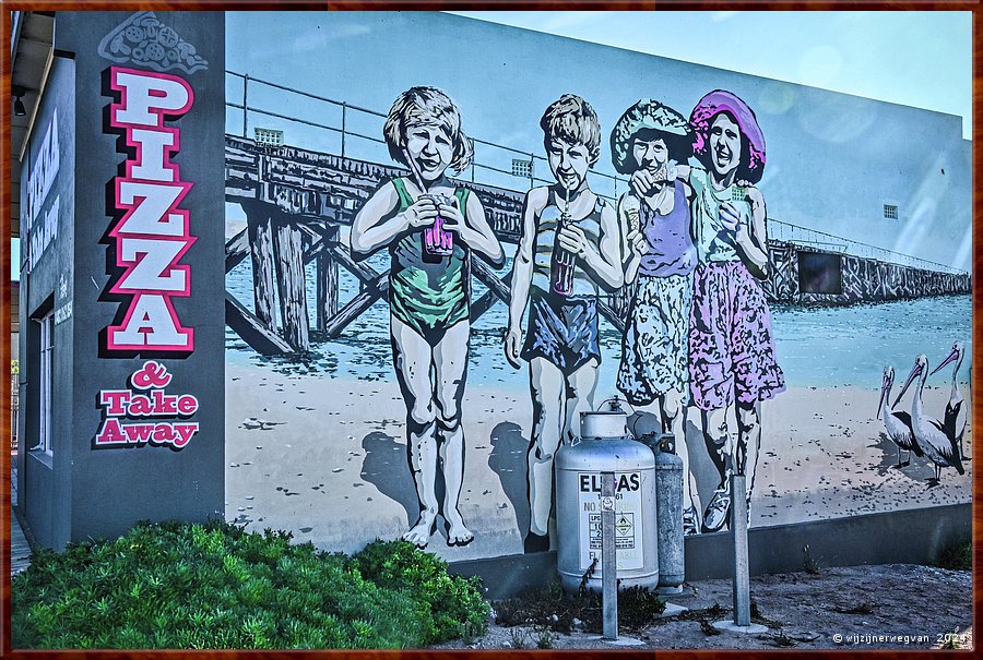 

Streaky Bay
Alfred Terrace
'A day by the seaside', Gary "Fish" Fisher (2019)  -  26/33