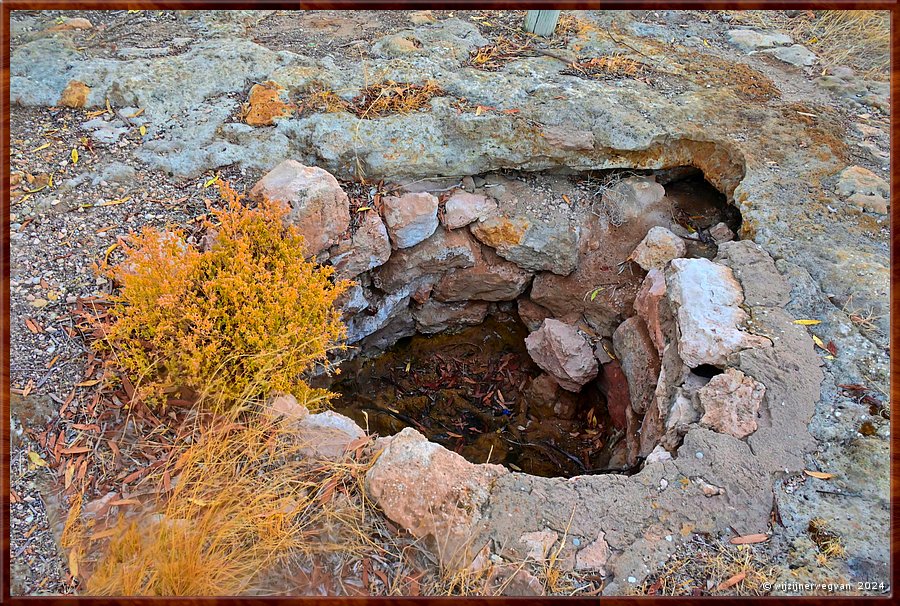 

Streaky Bay
Eyre's Waterhole (Cooyeanna) 
Historische waterbron tot 1936 in gebruik als belangrijkste plaatselijke watervoorziening  -  32/33