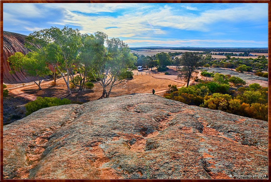

Minnipa
Pildappa Rock
We geraken steeds verder van huis ... Belle is nog net te zien ...  -  19/27